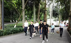 運(yùn)動給聚力膠粘帶來成功因素--記CCTV攝制組跟拍郭總業(yè)余愛好的花絮 運(yùn)動給聚力膠粘帶來成功因素--記CCTV攝制組跟拍郭總業(yè)余愛好的花絮