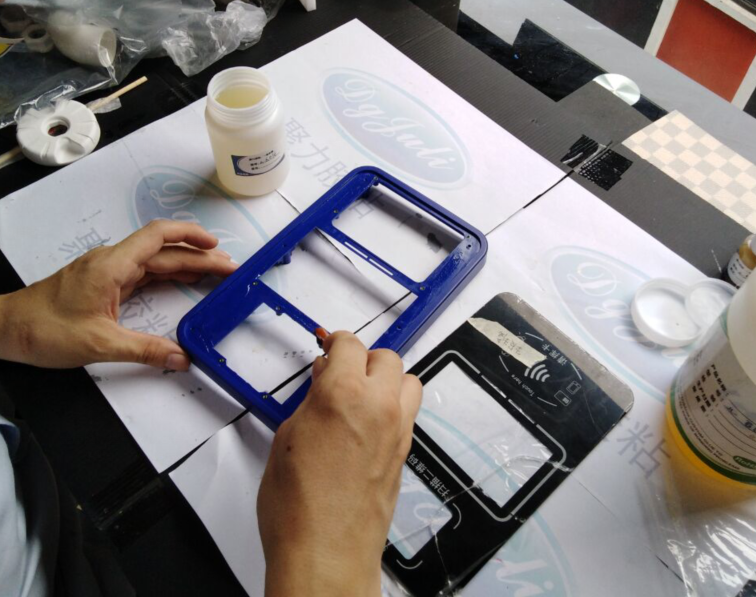 能刷卡機(jī)面板膠水