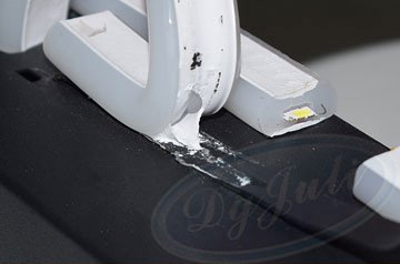 軟燈條用什么膠水粘？用過聚厲牌塑料瞬間膠水的用戶都成了回頭客