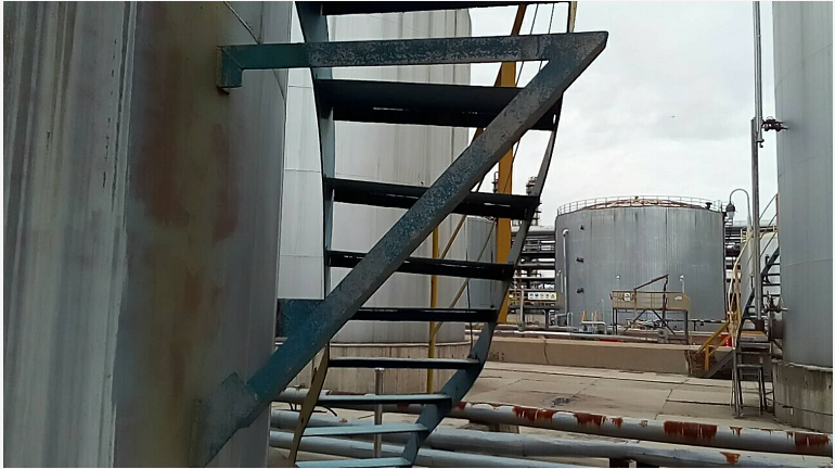 特種金屬焊接膠成功完成上萬立方米儲油罐不銹鋼架粘接工程【聚力膠粘】