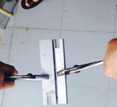 巨型金屬容器粘接鋼鐵支架用什么膠水?名企選擇東莞聚力代替焊接AB膠水圓滿完成大面積金屬粘接