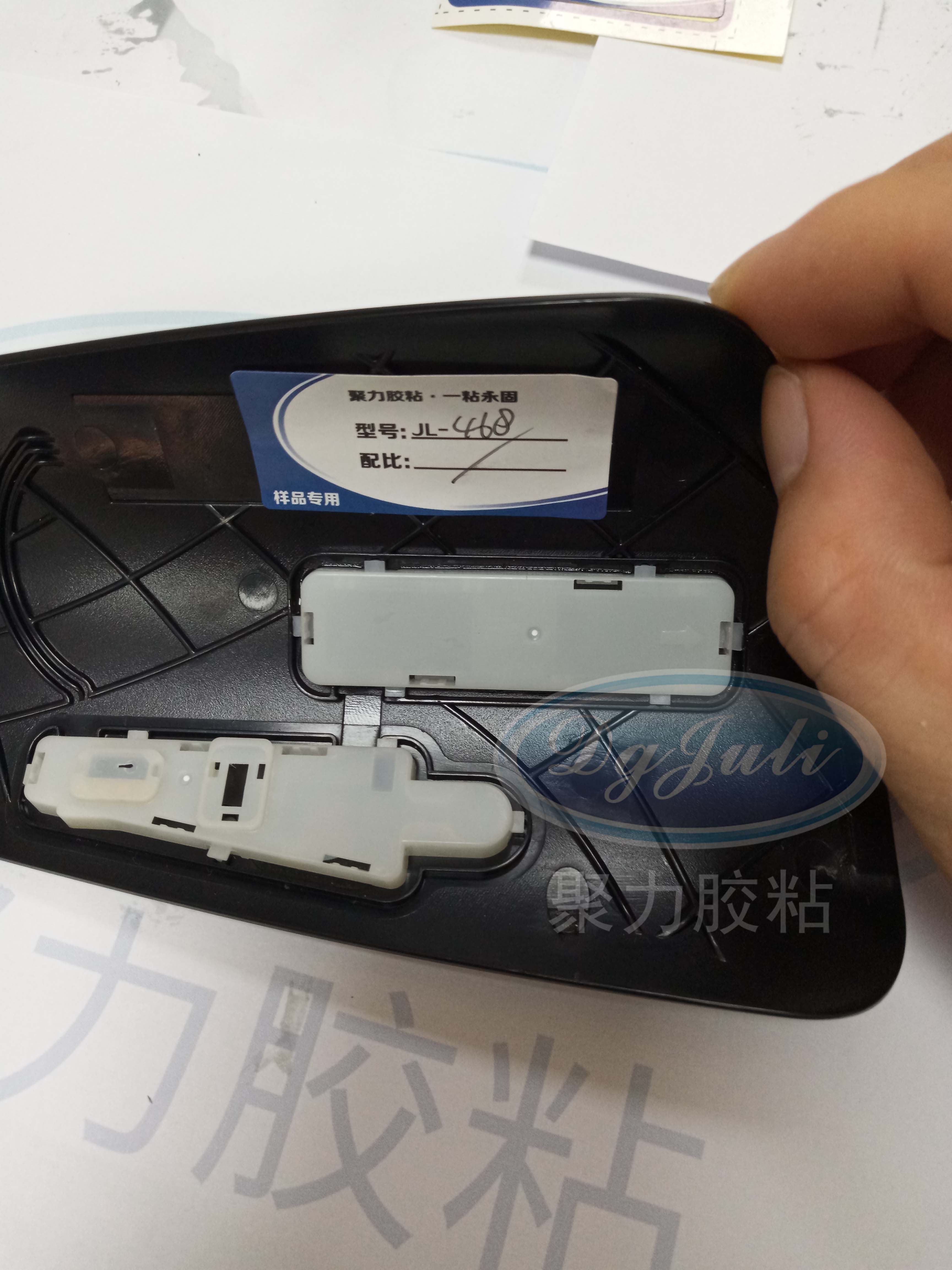 ABS粘PC材質用什么膠水?用聚厲牌塑料瞬間膠兩粘接面可溶為一體