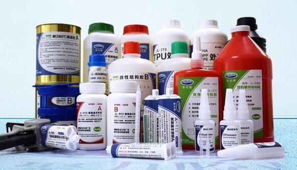 什么膠水能粘硬塑料？找塑料膠水廠家-聚力膠水