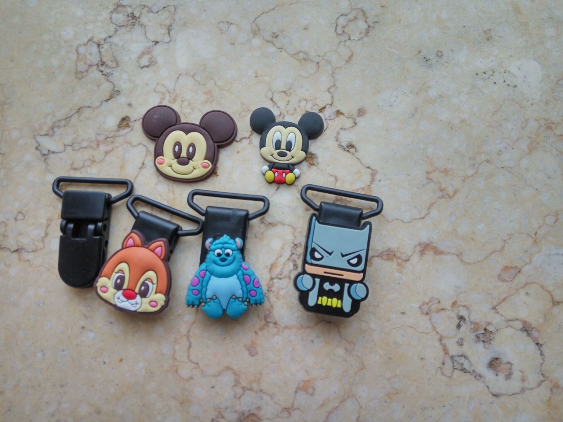 粘接小面積PVC塑料，就用強度高于PVC的塑料瞬間膠-聚力膠水