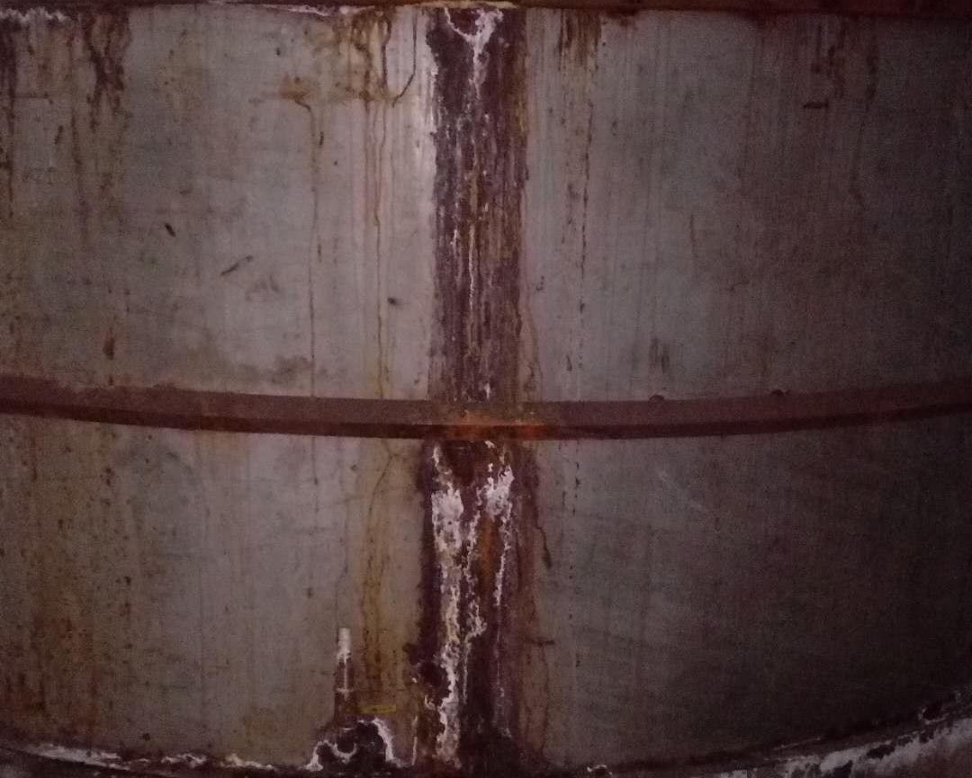 生鐵貯水罐焊縫漏水，用5年以上不脫落的鐵質修補劑-聚力膠水