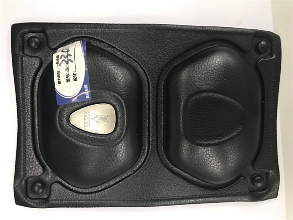 皮革粘金屬LOGO，用方便控制膠量的快干型橡膠粘金屬膠水-聚力膠水