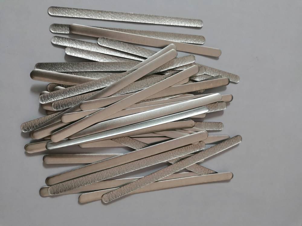 N95口罩鼻梁條熱熔膠 食品級(jí)口罩鋁條膠水 高強(qiáng)度不拉絲口罩鼻梁條膠水 N95口罩鼻梁條熱熔膠 食品級(jí)口罩鋁條膠水 高強(qiáng)度不拉絲口罩鼻梁條膠水