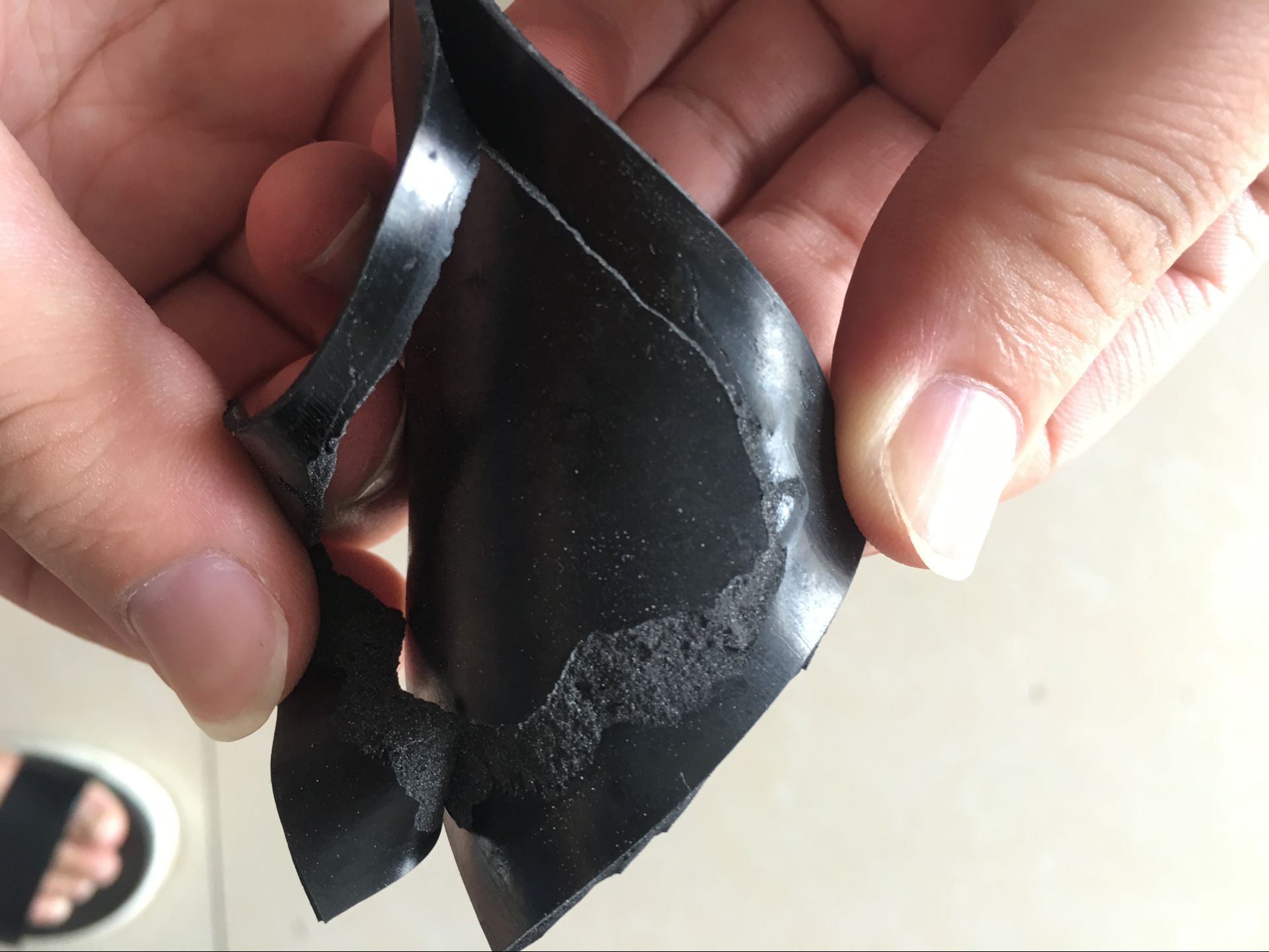 粘橡膠材質的膠水