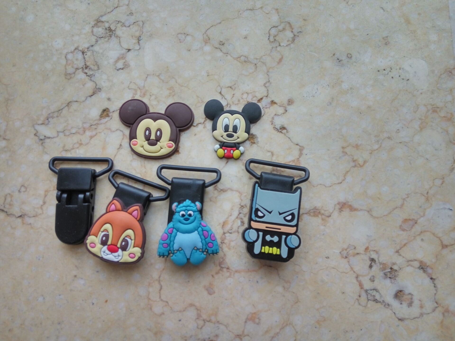 橡膠和塑料用什么膠水能粘住?小面積可以用聚力膠水的塑料專用瞬間膠水！