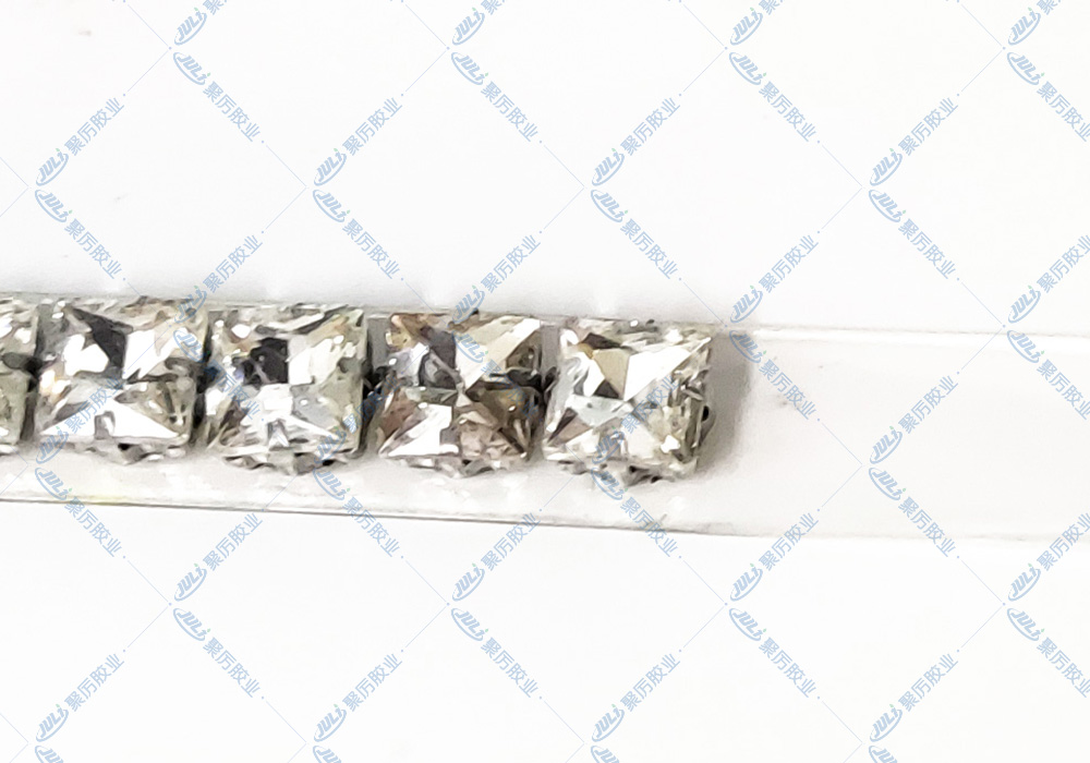 金屬上粘鉆用什么膠水？廣州鞋飾廠選擇聚力UV無影膠水