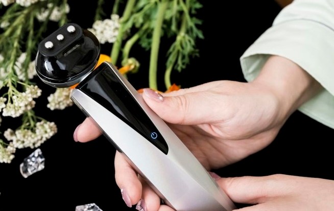 眼部按摩儀粘接用什么膠水呢?聚厲牌金屬粘ABS膠水環保耐老化